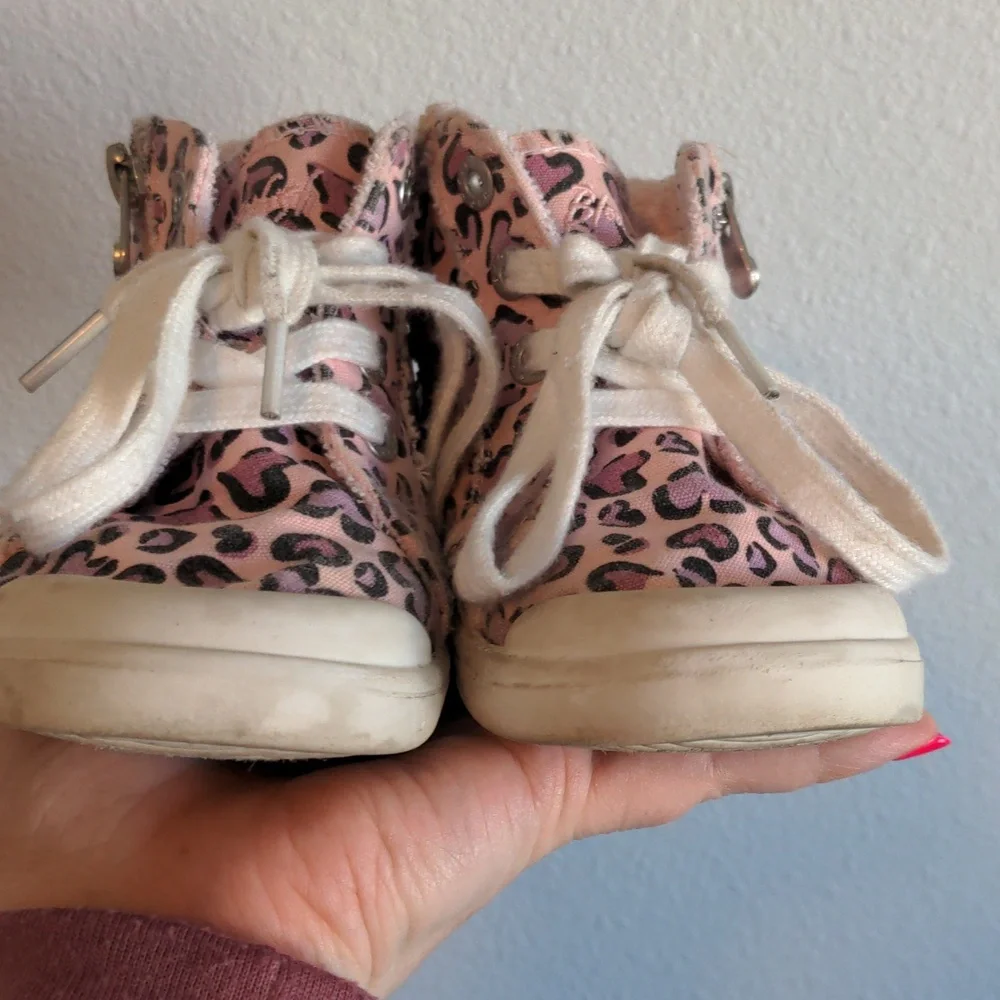 Blowfish Malibu Kids | Pink & Black Leopard Hearts Hi-Top Sneaker Size 9 - Picture 2 of 7